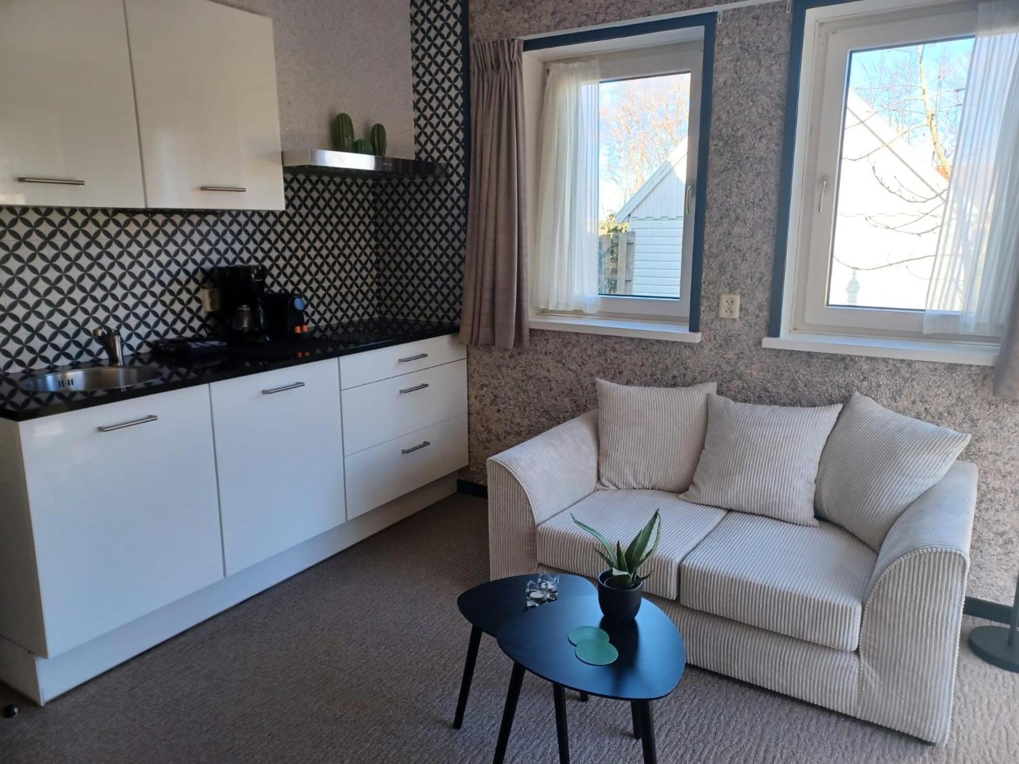 Hotel Dichtbijzee Oosterend  Kültér fotó
